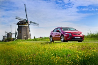 Opel Ampera, električna elegancija