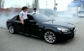 BMW M5 i kalašnjikovi