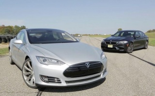 Električna Tesla Model S protiv BMW-a M5