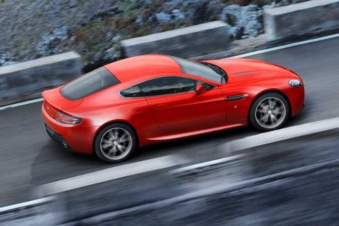 Tko želi Aston Martin V8 Vantage Coupe? Microsoft poklanja