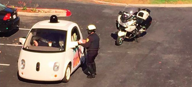 Nikad ne biste pogodili zašto: Policija zaustavila Googleov samovozni auto