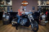 Tina Katanić u Harley Davidsonu