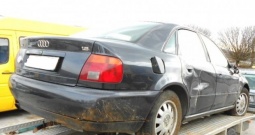 Audi A4 1,9 tdi rezervni dijelovi limarije i mehanike prodajemo