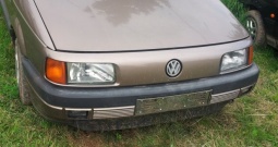 VW Passat 1.8 GL (REZERVNI DIJELOVI ILI U KOMPLETU)