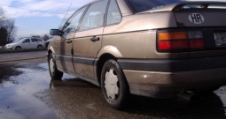 VW Passat 1.8 GL (REZERVNI DIJELOVI ILI U KOMPLETU)