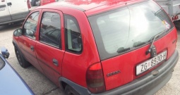 Opel Corsa 5 vrata (rezervni dijelovi limarije i mehanike)