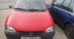 Opel Corsa 5 vrata (rezervni dijelovi limarije i mehanike)