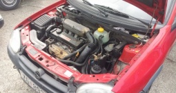 Opel Corsa 5 vrata (rezervni dijelovi limarije i mehanike)