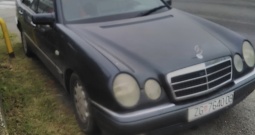Mercedes E klase 250 D - Rezervni dijelovi limarije i mehanike