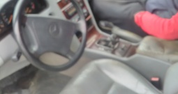 Mercedes E klase 250 D - Rezervni dijelovi limarije i mehanike