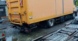 FURGONI OD KAMIONA POGODNI ZA SKLADIŠTE ( VIŠE KOMADA )