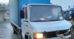 Mercedes 609 D sanduk s ceradom b kategorija (Rezervni dijelovi)