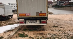 Tegljač volvo 520 s poluprikolicom schmitz ili bez