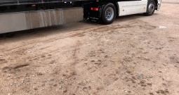 Tegljač volvo 520 s poluprikolicom schmitz ili bez