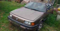 VW Passat 1.8 GL (REZERVNI DIJELOVI ILI U KOMPLETU)
