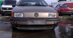 VW Passat 1.8 GL (REZERVNI DIJELOVI ILI U KOMPLETU)