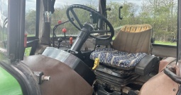 Traktor John Deere + prednji utovarivač