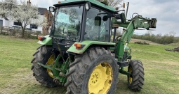 Traktor John Deere + prednji utovarivač