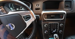 Volvo V60 d6 4x4 struja + dizel + plug 131 tkm, kao nov