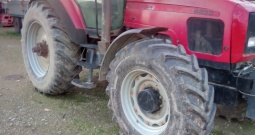 Prodaje se traktor MF 8250