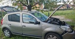 Prodajem karambolirano vozilo: Dacia Sandero