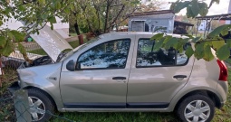 Prodajem karambolirano vozilo: Dacia Sandero