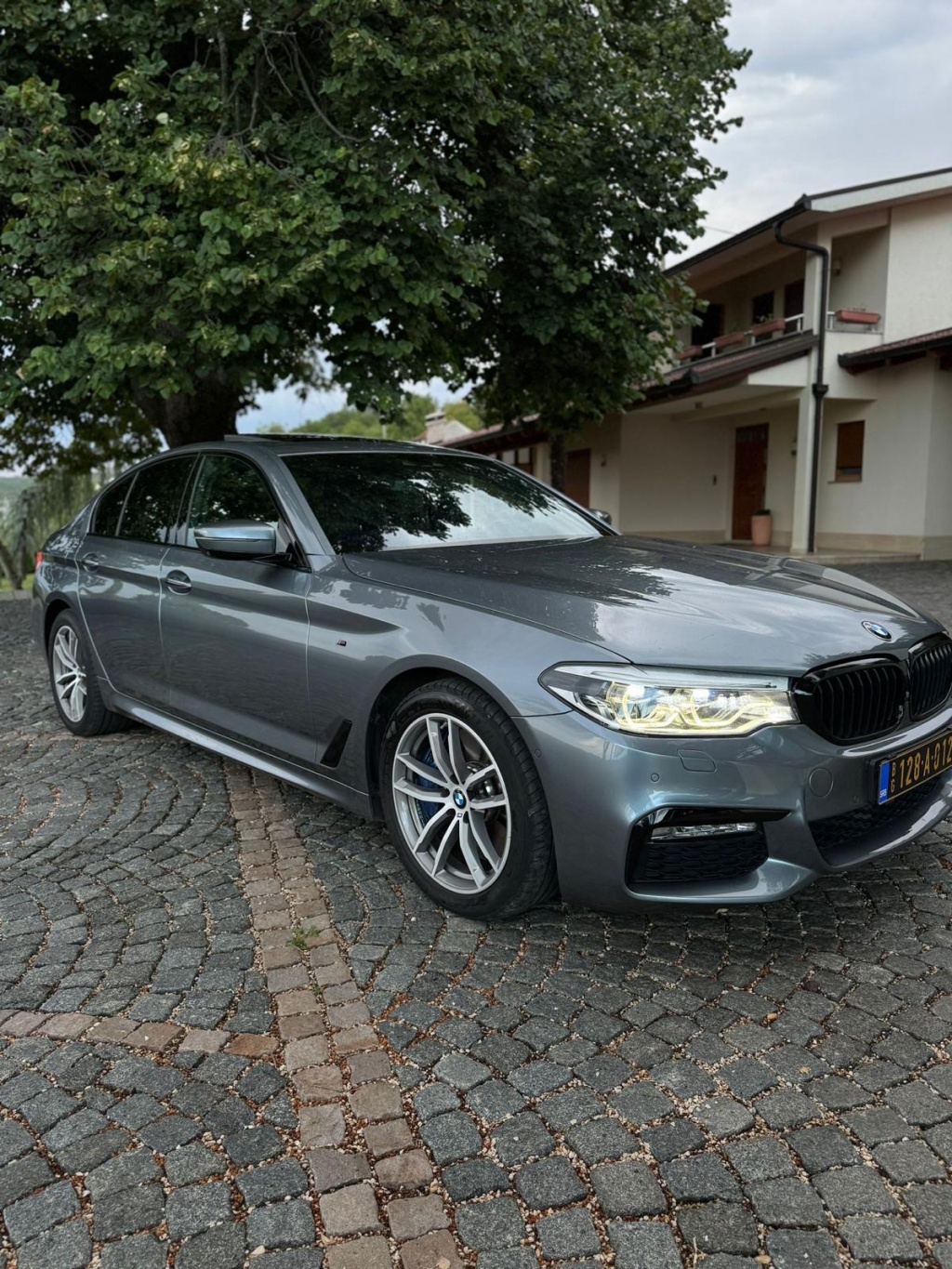 BMW 540xi - m paket individualiziran - prvi v