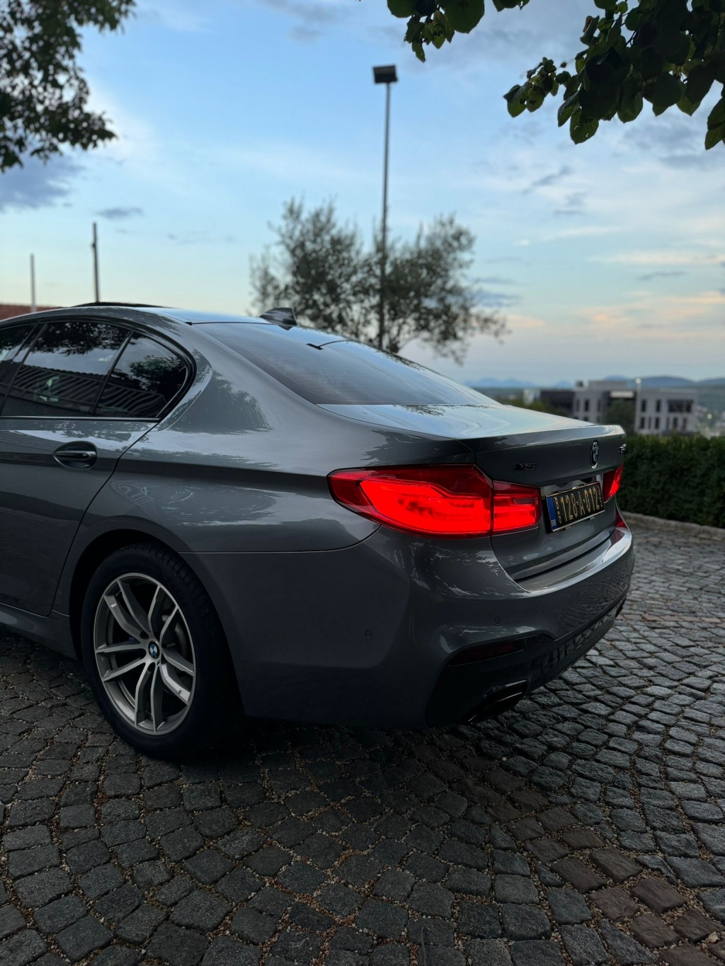 BMW 540xi - m paket individualiziran - prvi v