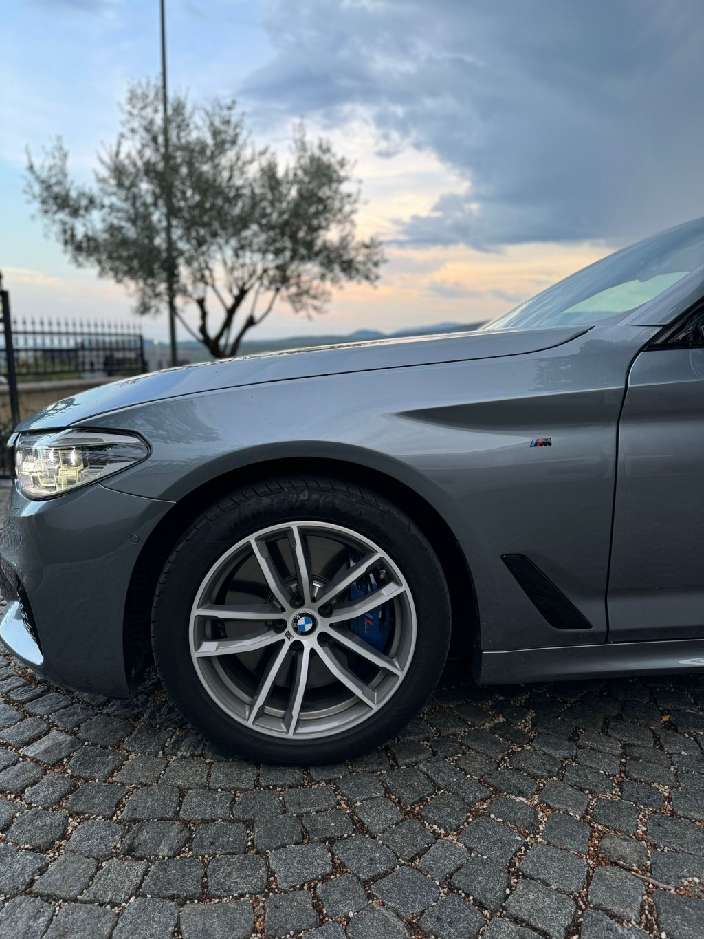 BMW 540xi - m paket individualiziran - prvi v