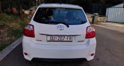 TOYOTA AURIS 1.3 (benz + plin )