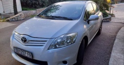 TOYOTA AURIS 1.3 (benz + plin )