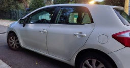 TOYOTA AURIS 1.3 (benz + plin )