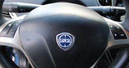 Lancia Y 1.0 Hybrid