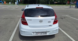 Hyundai i30,  sa 4 ljetne i 4 zimske gume, th