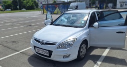 Hyundai i30,  sa 4 ljetne i 4 zimske gume, th