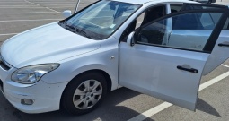 Hyundai i30,  sa 4 ljetne i 4 zimske gume, th