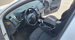 Hyundai i30,  sa 4 ljetne i 4 zimske gume, th