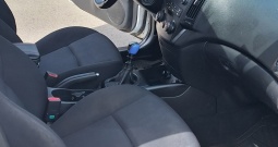 Hyundai i30,  sa 4 ljetne i 4 zimske gume, th