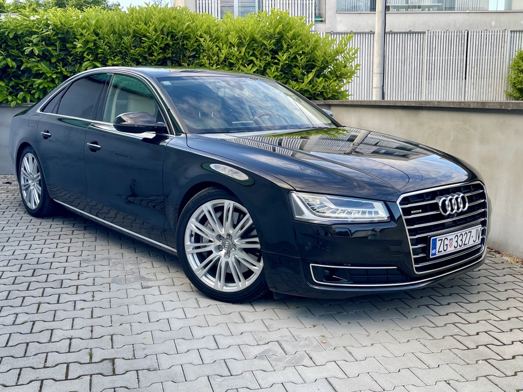 Audi A8 4.0 TFSI Quattro | 435 KS | samo 31.8