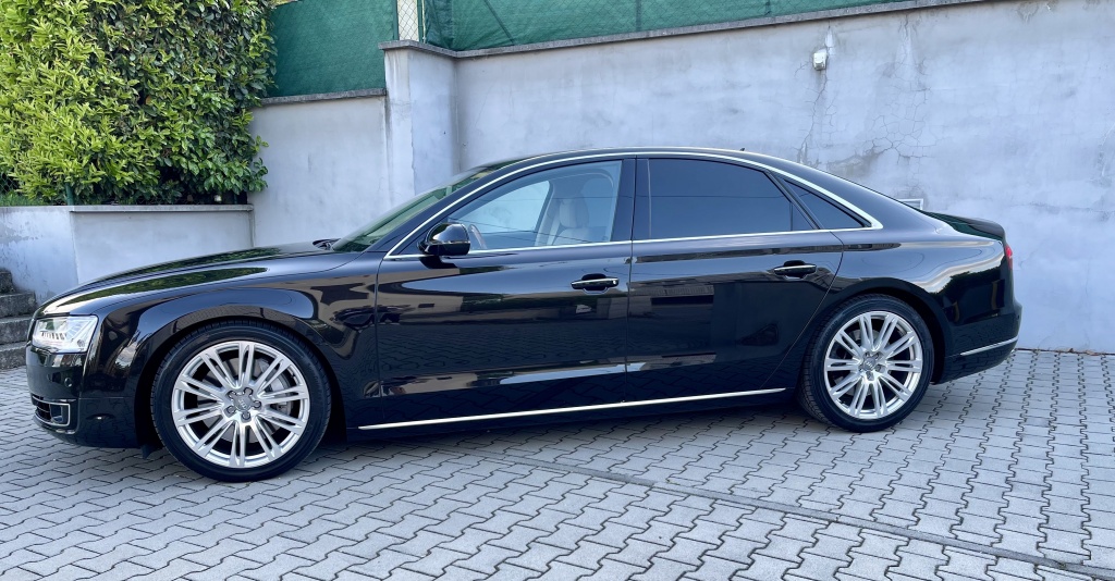 Audi A8 4.0 TFSI Quattro | 435 KS | samo 31.8