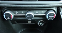 Alfa Romeo Giulia 2.2 Mjt AUTOMATIK 190ks *NAVIGACIJA, KAMERA*