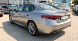 Alfa Romeo Giulia 2.2 Mjt AUTOMATIK 190ks *NAVIGACIJA, KAMERA*