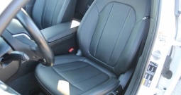 BMW serija 3 330e Touring *LED, PANORAMA, NAVIGACIJA*