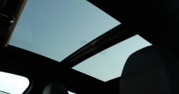 BMW serija 3 330e Touring *LED, PANORAMA, NAVIGACIJA*