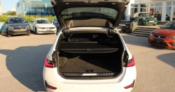 BMW serija 3 330e Touring *LED, PANORAMA, NAVIGACIJA*