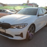BMW serija 3 330e Touring *LED, PANORAMA, NAVIGACIJA*