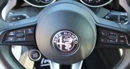 Alfa Romeo Giulia 2.2 MJT Veloce AUTOMATIK 210ks *NAVIGACIJA, LED, KAMERA*
