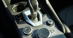 Alfa Romeo Giulia 2.2 MJT Veloce AUTOMATIK 210ks *NAVIGACIJA, LED, KAMERA*