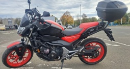 Hondu NC 750 SA, sa dodatnom opremom