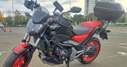 Hondu NC 750 SA, sa dodatnom opremom